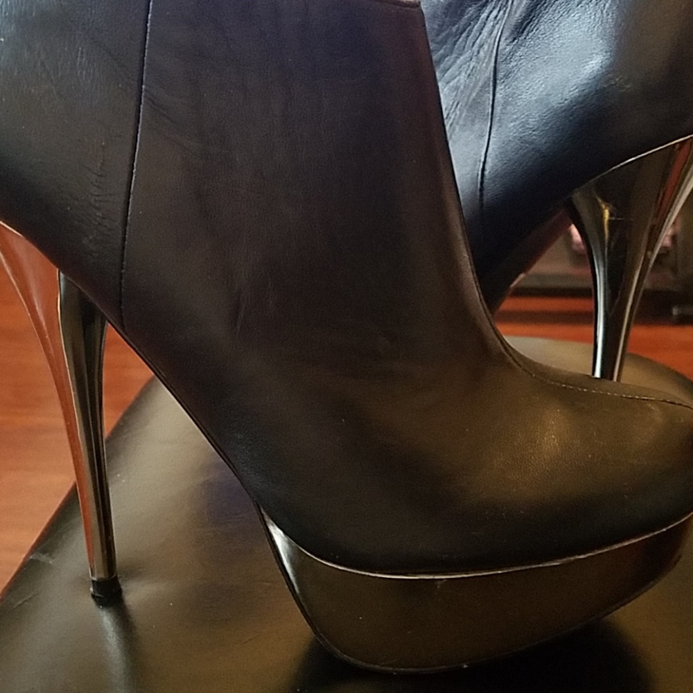 Shoes - Picture 3 of 4